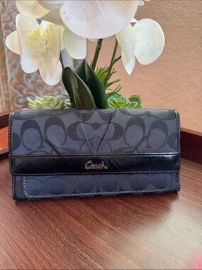 Coach Black Signature Continental Wallet with Gloss Trim